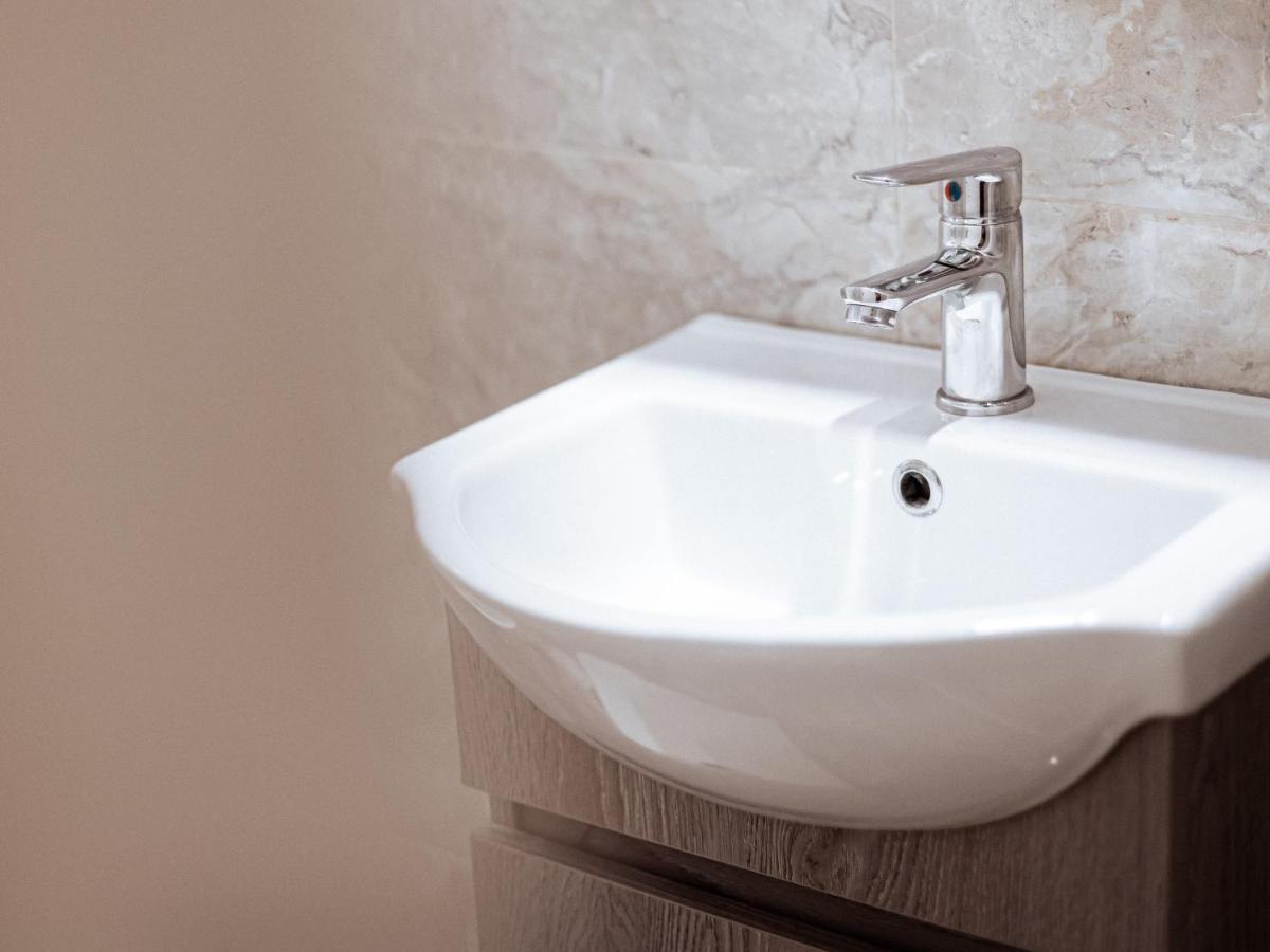 Luxury Apartment In The Heart Of The City - 1Br أثينا المظهر الخارجي الصورة