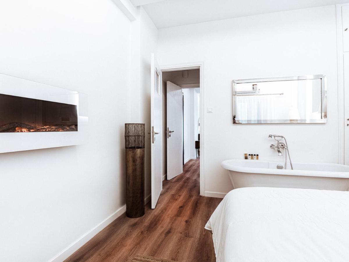 Luxury Apartment In The Heart Of The City - 1Br أثينا المظهر الخارجي الصورة